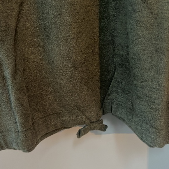 Barefoot Dreams Sweatshirt (S) - Picture 3 of 5